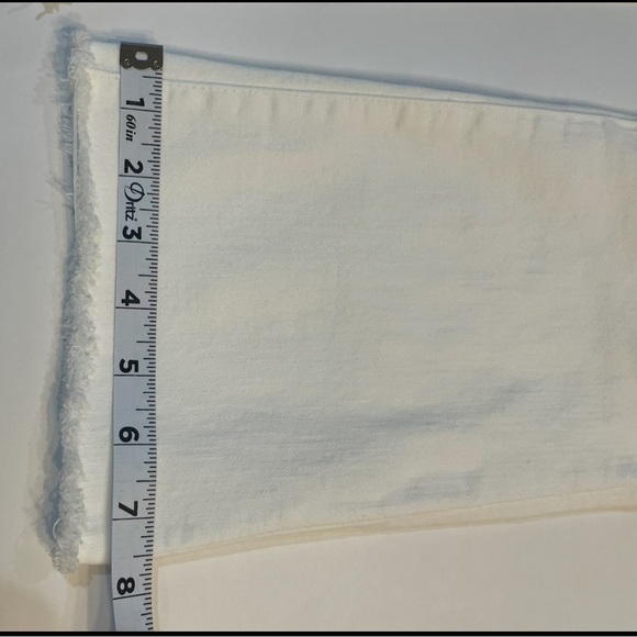 Madewell Cali Demi Boot Jeans in Pure White Denim Raw Hem
Edition Size 25 - Picture 7 of 10